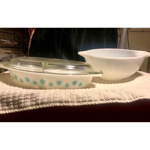 Pyrex Mid-Century Covered Serving Dish and Cinderella Bowl Set - Picture 1 of 7